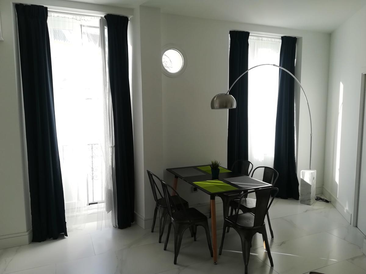 Apartamentos Adriano Sevilla Exteriör bild